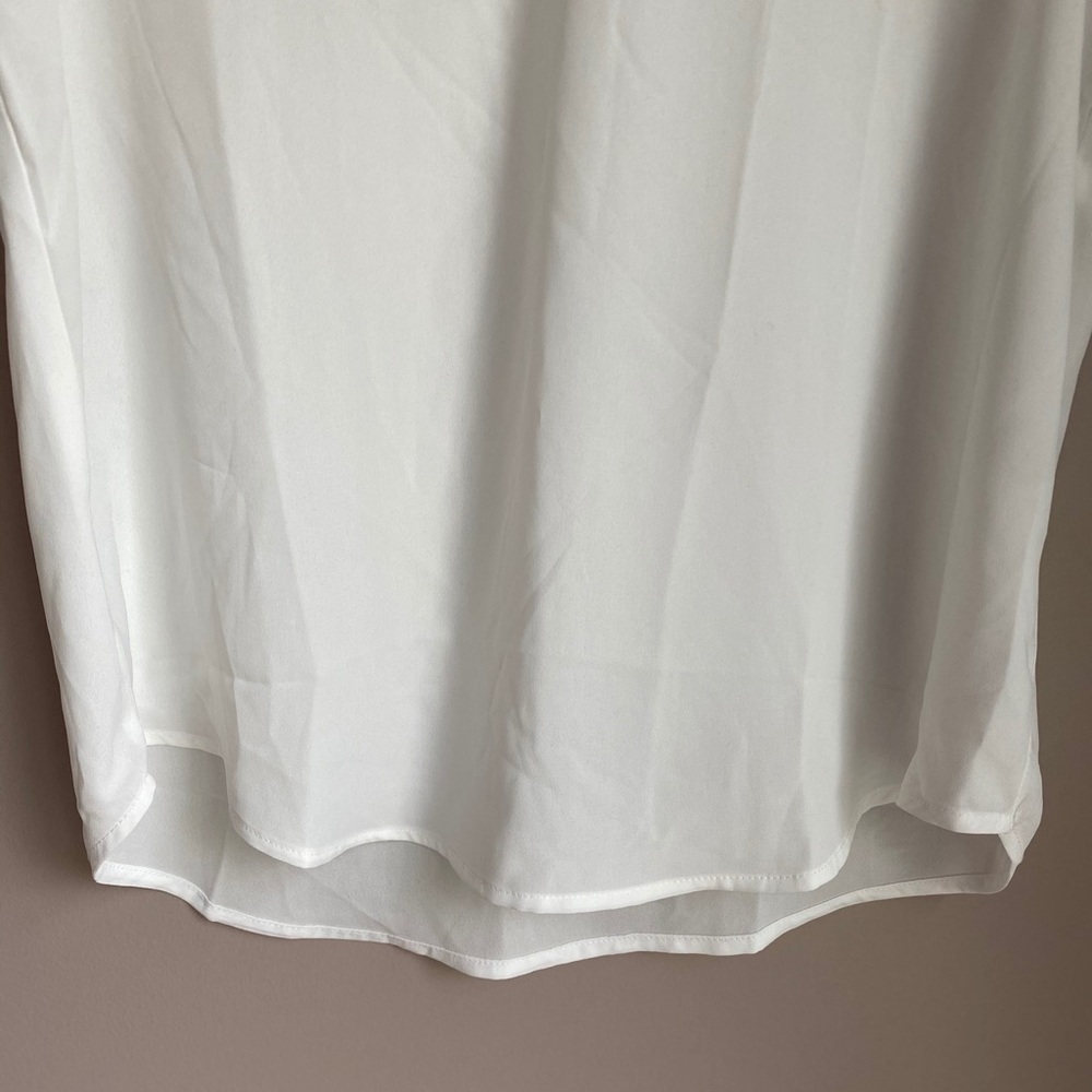 Gibson City Safari Roselyn Weaver V-Neck - Picture 6 of 6